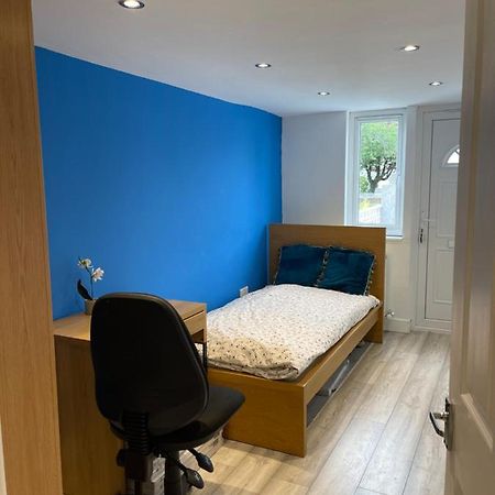 One Bedroom In Spacious Bungalow, Free Parking & Private Entrance Edinburgh Exterior photo
